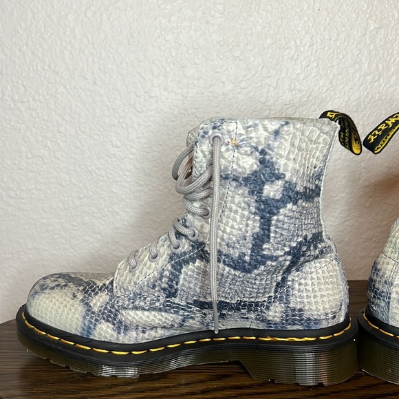 Dr. Martens 1460 Pascal Snake boot, size 6. - Picture 6 of 14